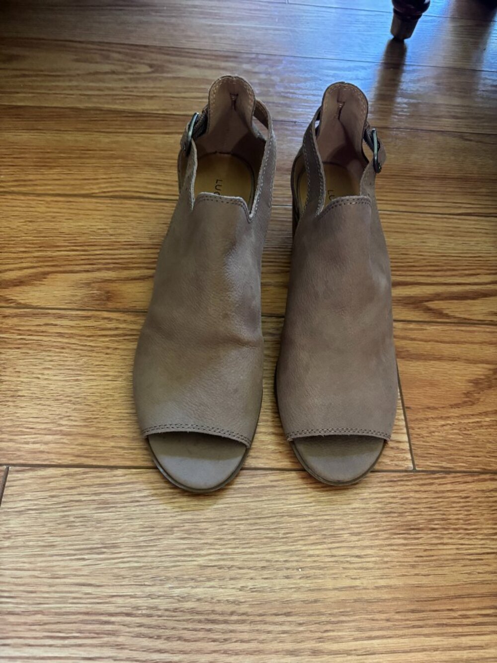 Lucky, Size 8, Taupe Color